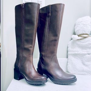 Clarks women size 5 Hollis Moon Tall boots NWOT